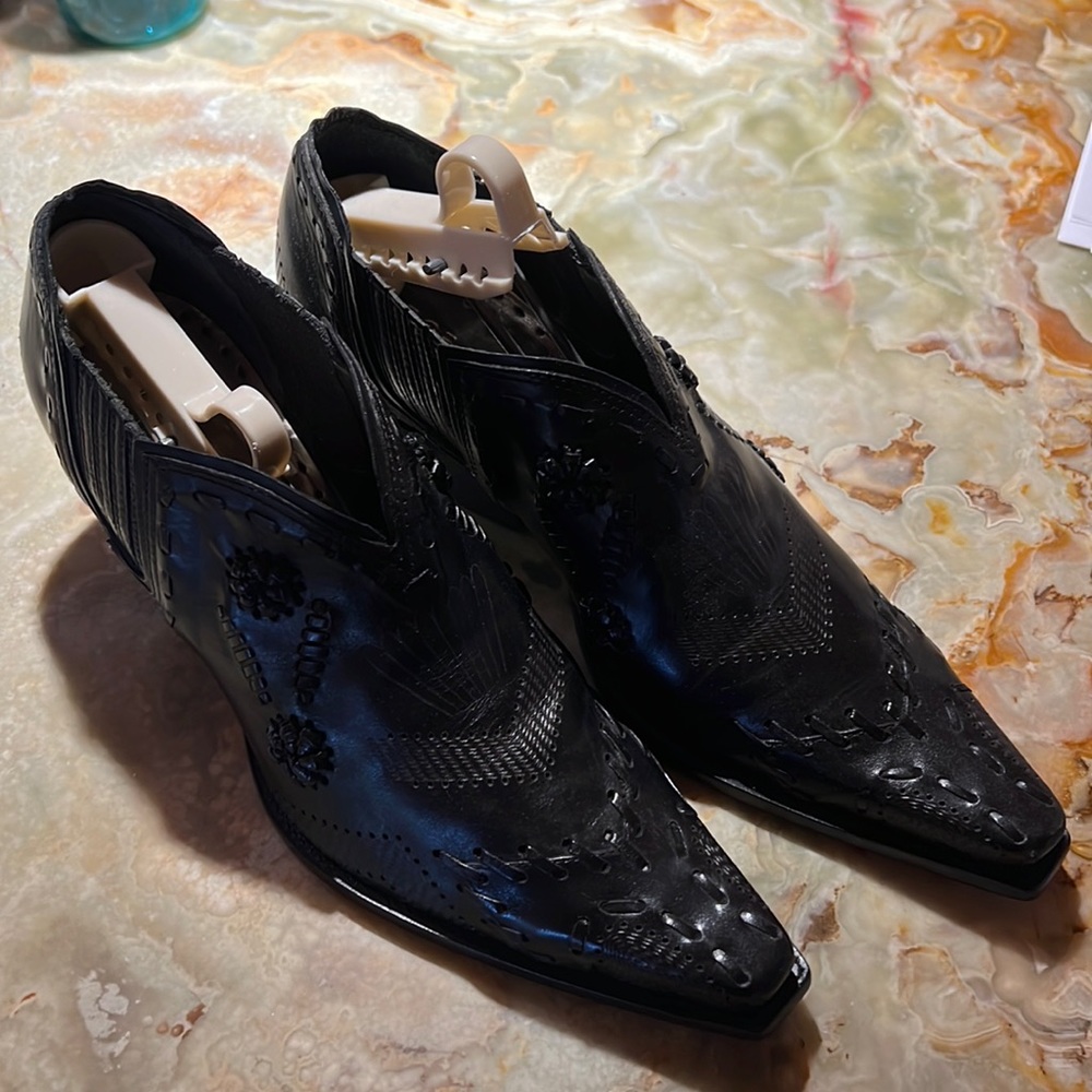 Black shoe boots BCBGirls 81/2 B/381/2